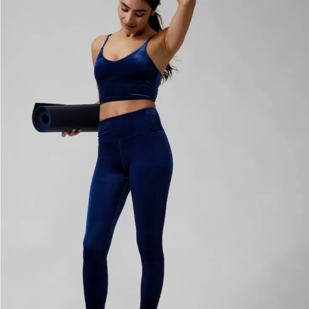 ✨BLUE VELVET TOP✨